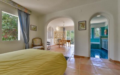 Прекрасная вилла в тихом зеленом районе.